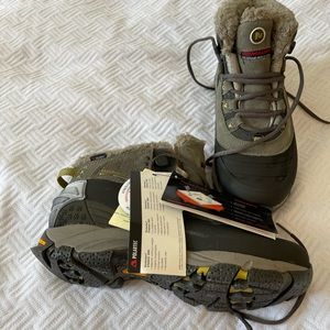 Merrell Women’s Hiking/Snow Boots Size 9